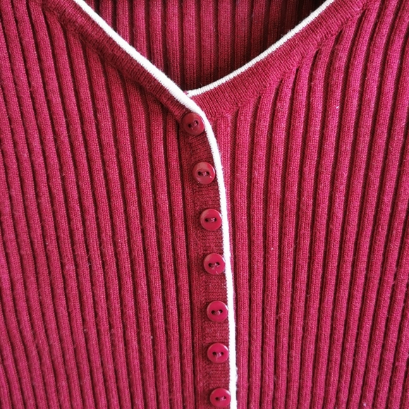 Ribbed long sleeve sweater - Picture 2 of 4